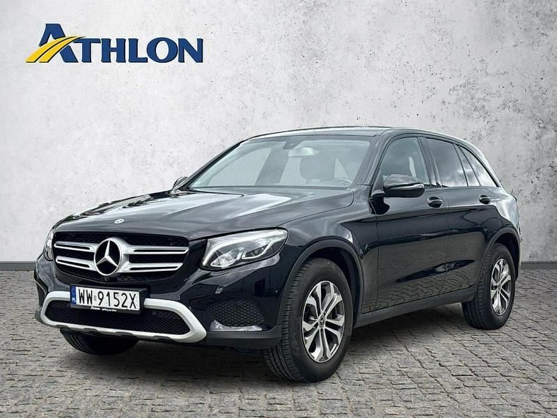 Czarny (metalik) Używany 2019 Mercedes GLC250 SUV | 111 500 zł - Obraz 1/4