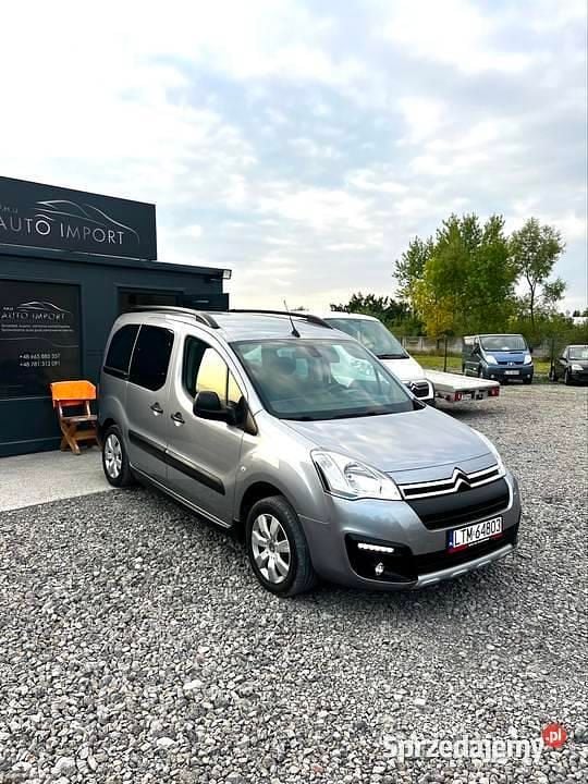 Szary Używany 2017 Citroën Berlingo Minivan | 34 900 zł - Obraz 1/4