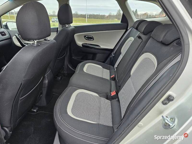 Używany Kia Ceed 135 KM (99 kW) 2015 Srebrny Hatchback