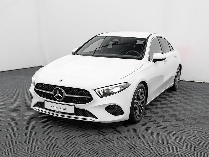 Używany Mercedes A200 150 KM (110 kW) 2023 Biały (metalik) Sedan/Limuzyna