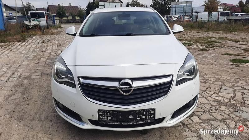 Biały Używany 2015 Opel Insignia Edition Kombi | 21 900 zł (Super Cena) - Obraz 1/4