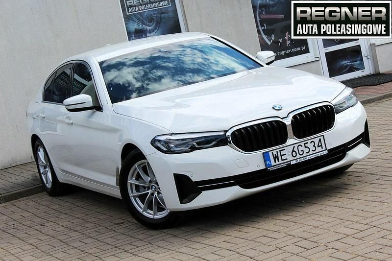 Biały Używany 2022 BMW 518 Sedan/Limuzyna | 122 900 zł (Super Cena) - Obraz 1/4