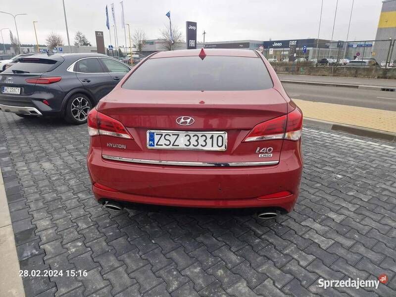 Używany Hyundai i40 2015 Czerwony Sedan/Limuzyna