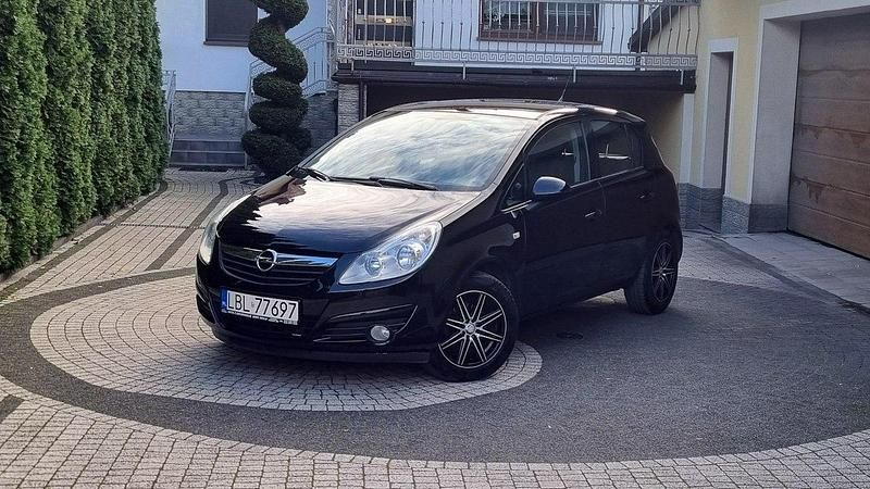 Czarny (metalik) Używany 2008 Opel Corsa Hatchback | 10 900 zł (Uczciwa cena) - Obraz 1/4