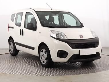 Biały Używany 2019 Fiat Qubo Trekking Minivan | 26 499 zł - Obraz 1/4