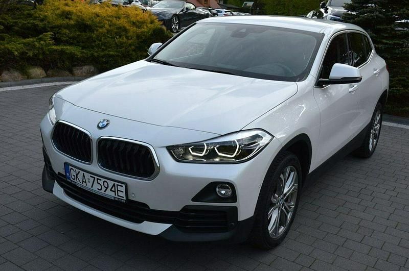 Biały Używany 2020 BMW X2 Sport Line SUV | 86 700 zł (Uczciwa cena) - Obraz 1/4