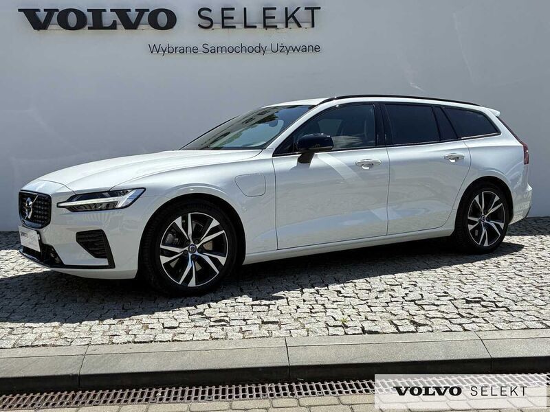 Biały Używany 2022 Volvo V60 Kombi | 179 900 zł (Drogi) - Obraz 1/3