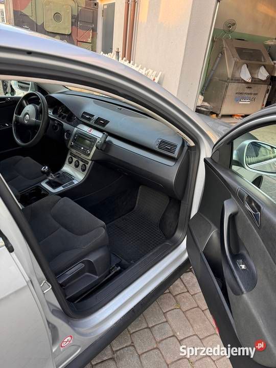 Używany VW Passat 2005 Srebrny Sedan/Limuzyna