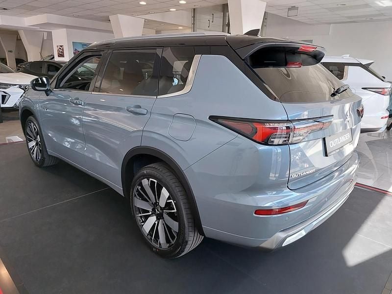 Nowe Mitsubishi Outlander P-HEV 2025 Szary SUV
