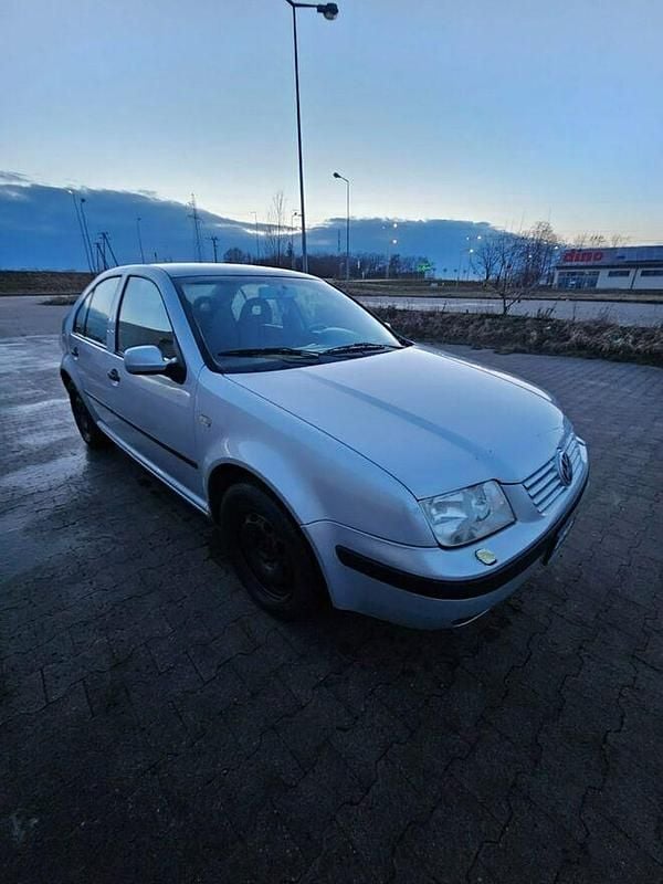 Używany VW Bora 1999 Srebrny Sedan/Limuzyna