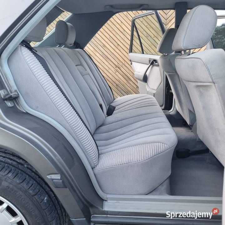 Używany 1989 Mercedes E300 | 31 900 zł - Obraz 1/4