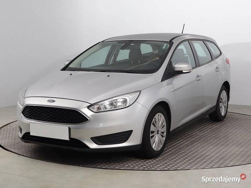 Używany Ford Focus 2018 Srebrny Kombi