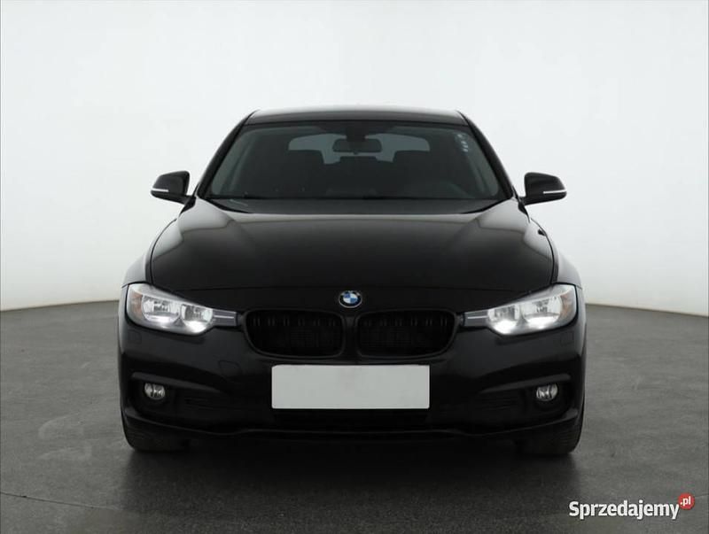 Używany BMW 320 2017 Czarny Kombi