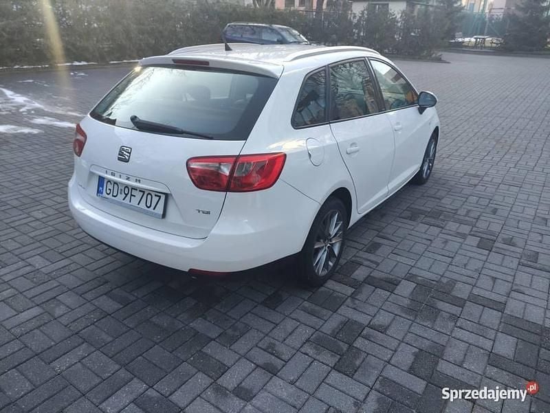 Biały Używany 2015 Seat Ibiza ST Kombi | 21 500 zł (Uczciwa cena) - Obraz 1/4