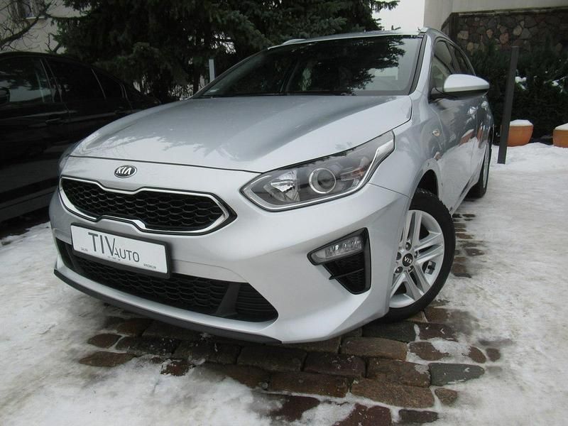Używany Kia Ceed 160 KM (117 kW) 2021 Srebrny (metalik) Hatchback