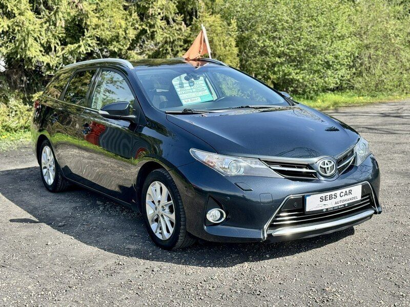Czarny Używany 2013 Toyota Auris Kombi | 39 999 zł (Uczciwa cena) - Obraz 1/4