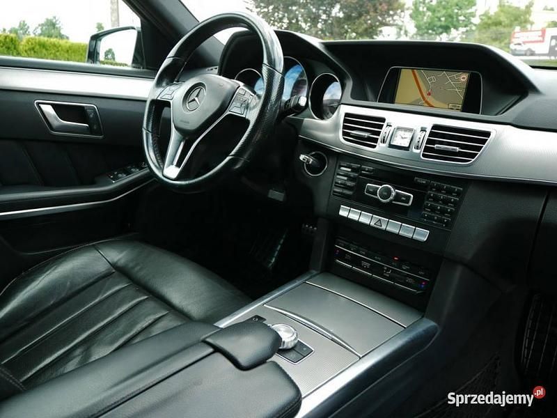 Używany Mercedes E300 204 KM (150 kW) 2014 Czarny Sedan/Limuzyna