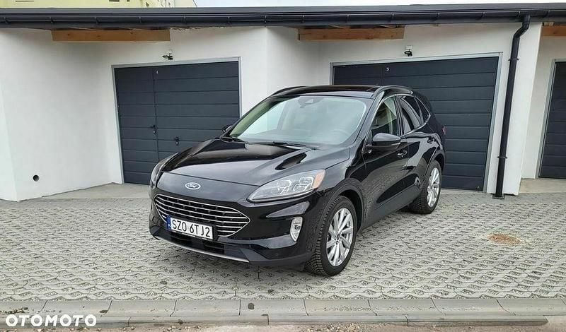 Czarny Używany 2020 Ford Kuga Titanium SUV | 89 900 zł (Dość drogi) - Obraz 1/4