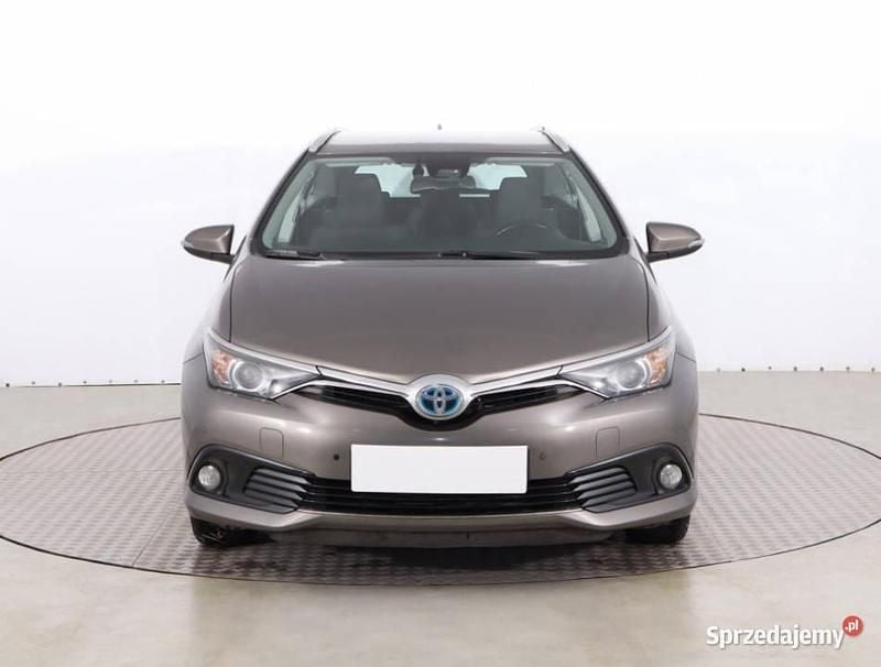 Używany Toyota Auris Hybrid 2017 Beżowy Kombi