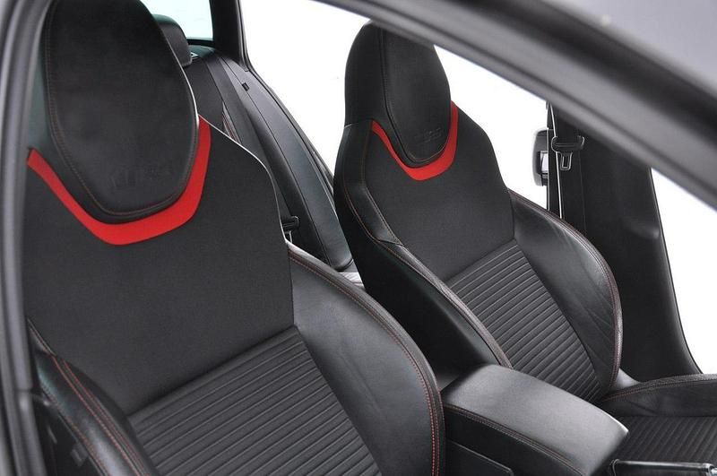 Używany Skoda Octavia 184 KM (135 kW) 2015 Czarny Hatchback