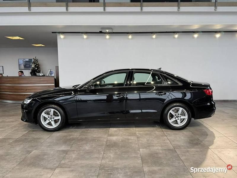 Używany Audi A4 Premium 150 KM (110 kW) 2023 Czarny Sedan/Limuzyna