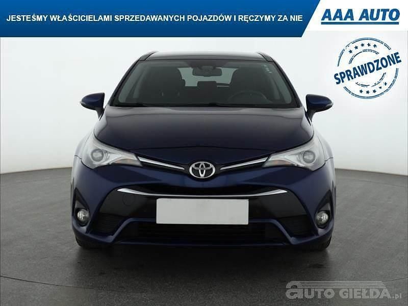 Używany Toyota Avensis 143 KM (105 kW) 2016 Błękitny