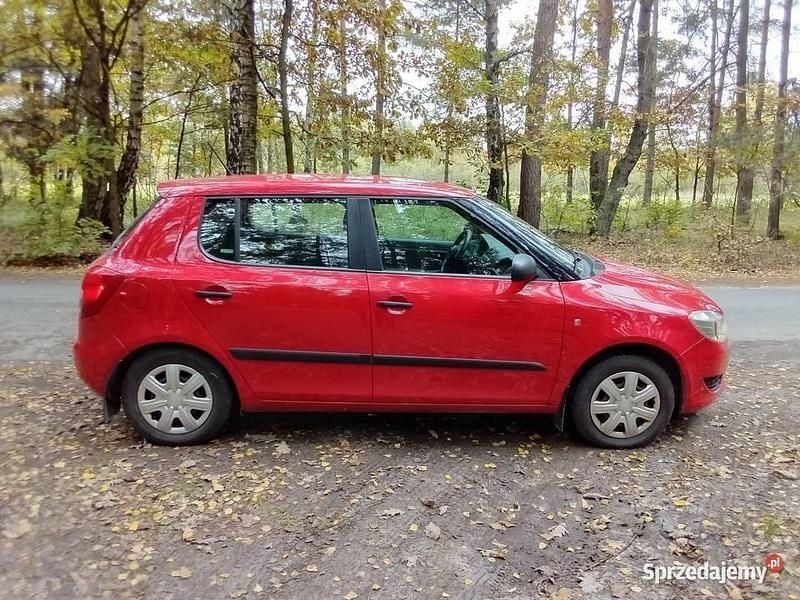 Czerwony Używany 2012 Skoda Fabia Hatchback | 16 000 zł (Dobra cena) - Obraz 1/4