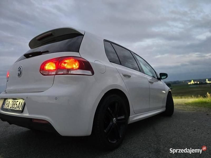Biały Używany 2010 VW Golf VI R-line Hatchback | 29 800 zł (Drogi) - Obraz 1/4