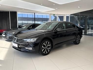Czarny Używany 2022 VW Passat Business Sedan/Limuzyna | 79 890 zł (Uczciwa cena) - Obraz 1/4