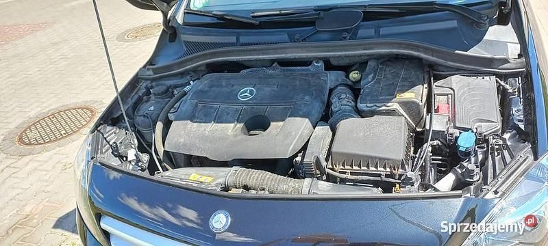 Używany Mercedes B180 2013 Czarny Minivan