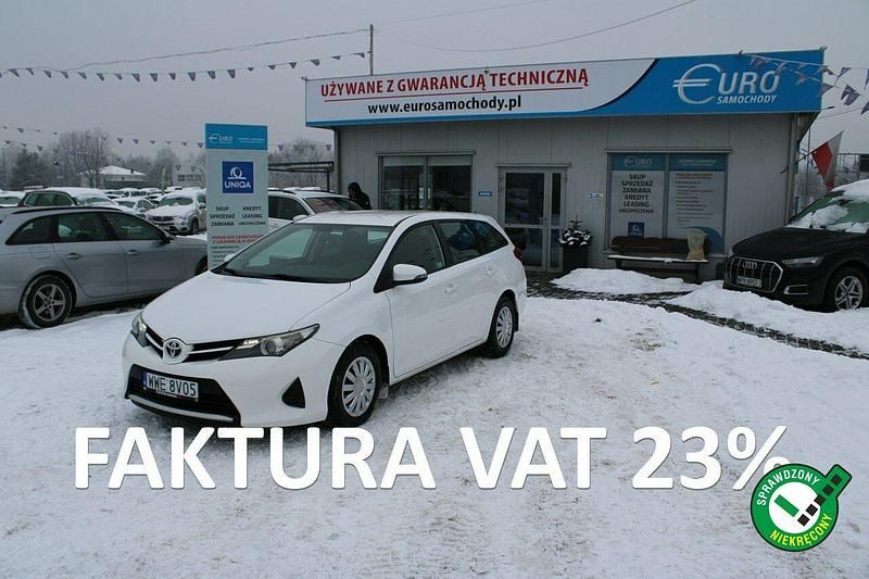 Używany Toyota Auris 90 KM (66 kW) 2015 Biały Kombi