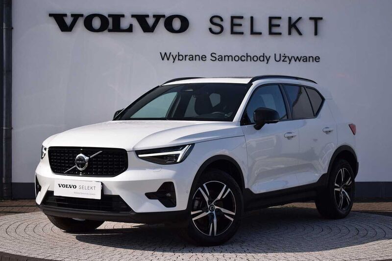 Biały Używany 2025 Volvo XC40 SUV | 179 900 zł (Uczciwa cena) - Obraz 1/4