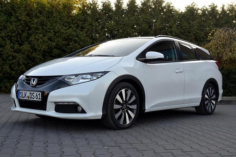 Biały Używany 2014 Honda Civic Kombi | 42 900 zł (Uczciwa cena) - Obraz 1/4