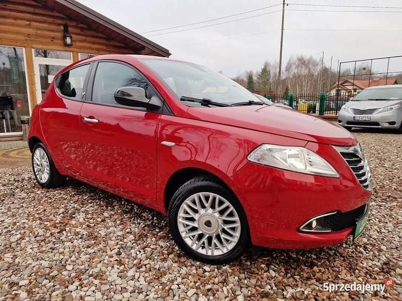 Czerwony Używany 2014 Lancia Ypsilon Hatchback | 20 900 zł - Obraz 1/4