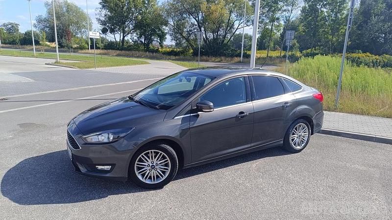 Szary Używany 2017 Ford Focus Sedan/Limuzyna | 39 999 zł (Dobra cena) - Obraz 1/4