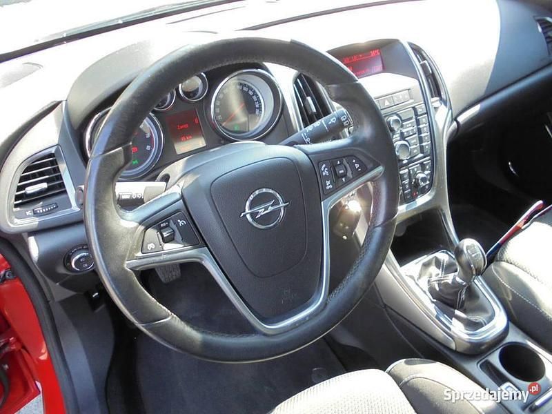 Używany Opel Astra 2010 Czerwony Kombi