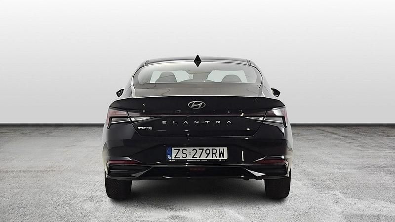 Używany Hyundai Elantra 123 KM (90 kW) 2023 Czarny Sedan/Limuzyna