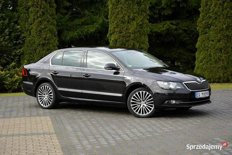 Używany Skoda Superb LAURIN & KLEMENT 170 KM (125 kW) 2014 Czarny Sedan/Limuzyna
