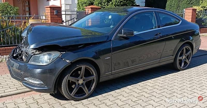 Czarny Używany 2011 Mercedes A180 Coupe | 16 999 zł - Obraz 1/4