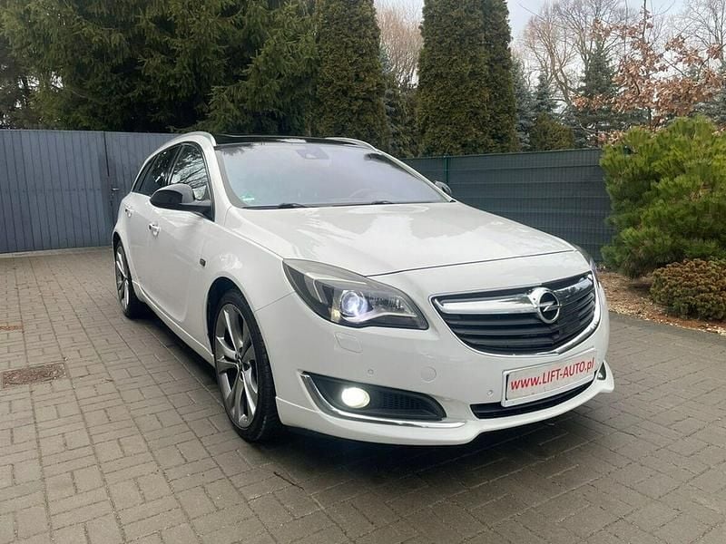 Używany Opel Insignia OPC 195 KM (143 kW) 2015 Biały Kombi