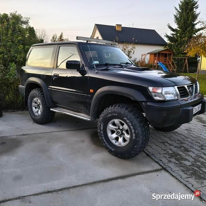 Czarny Używany 2002 Nissan Patrol SUV | 42 000 zł (Uczciwa cena) - Obraz 1/4