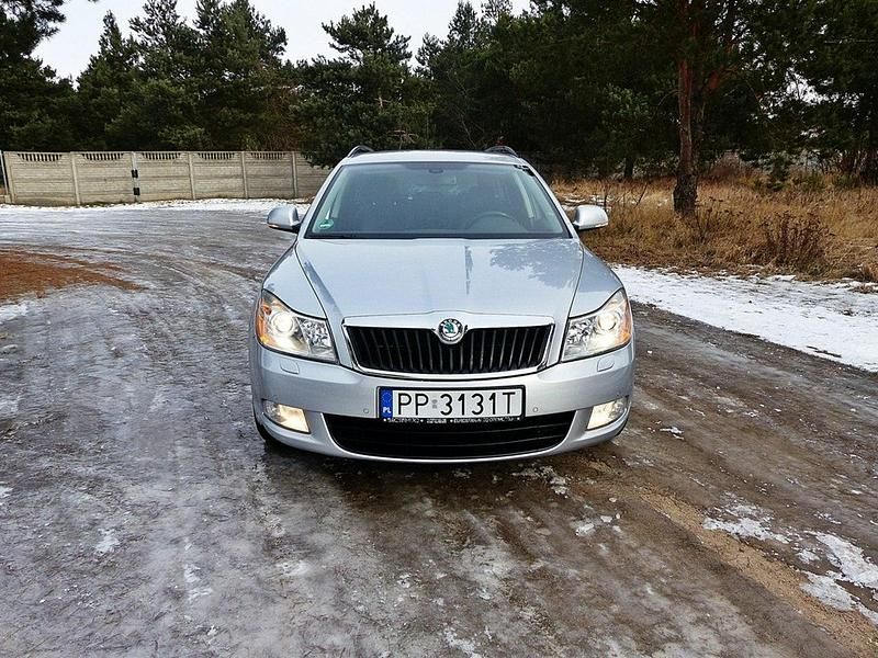 Używany Skoda Octavia Elegance 105 KM (77 kW) 2011 Srebrny (metalik) Kombi