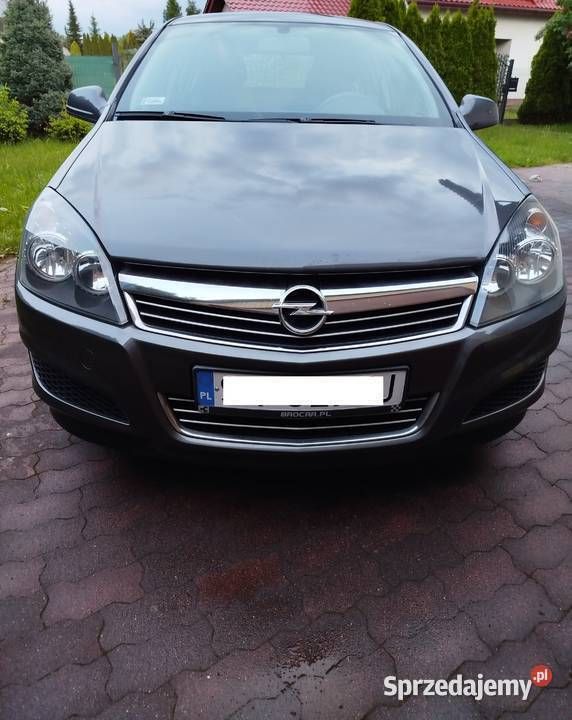 Szary Używany 2011 Opel Astra Hatchback | 11 300 zł (Super Cena) - Obraz 1/4