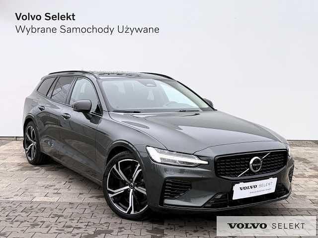 Używany Volvo V60 455 KM (334 kW) 2026 Zielony Kombi