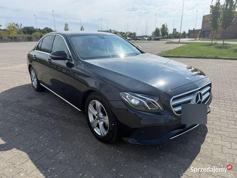Używany Mercedes E200 Avantgarde 150 KM (110 kW) 2018 Czarny Sedan/Limuzyna