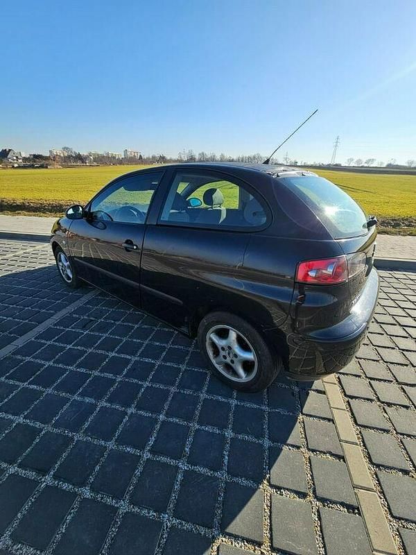 Używany Seat Ibiza 75 KM (55 kW) 2003 Czarny Hatchback