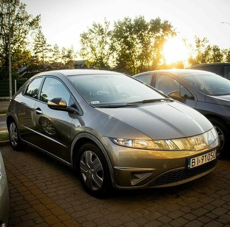 Srebrny Używany 2006 Honda Civic Hatchback | 13 200 zł (Dobra cena) - Obraz 1/4