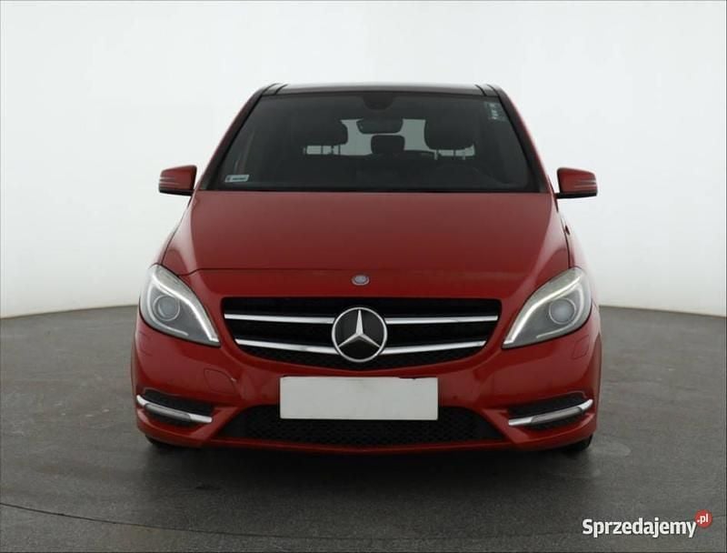 Używany Mercedes B200 2012 Czerwony Minivan