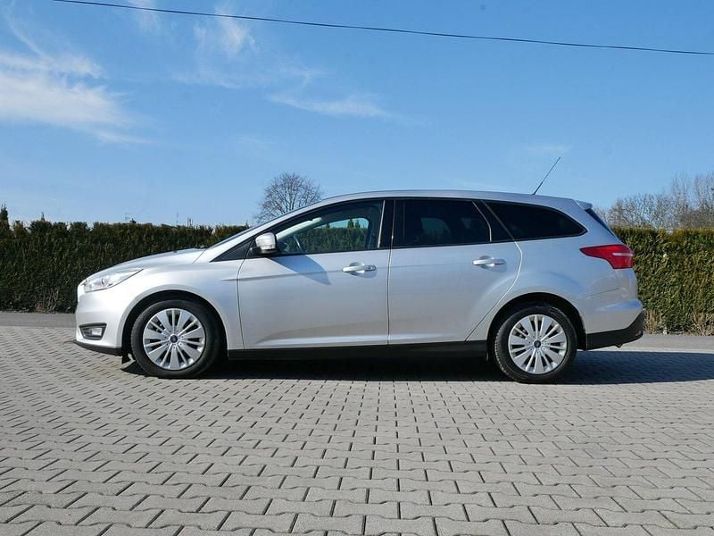 Używany Ford Focus 100 KM (73 kW) 2015 Srebrny Kombi