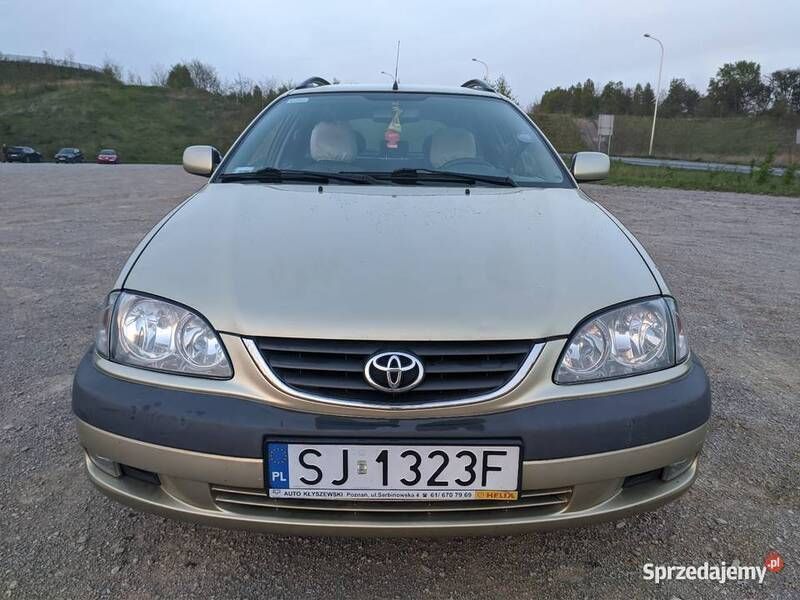 Złoty Używany 2002 Toyota Avensis Sol Kombi | 3600 zł - Obraz 1/4